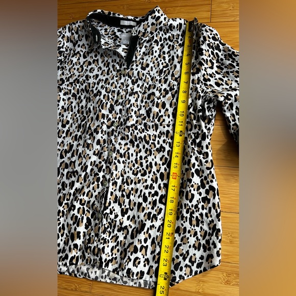 Chico's No Iron Linen Button Up Shirt Size 2 Leopard Print 3/4 Sleeve - Picture 9 of 11